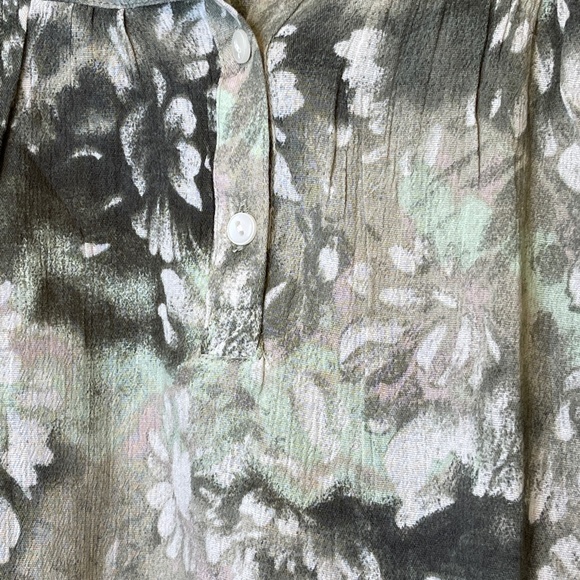 Caslon NWT Watercolor Pattern Short Sleeve Collared Button Front Lightweight Top - Picture 8 of 11